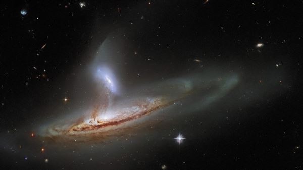 “Хаббл” показал слияние галактик в системе Arp 282