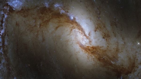 Космический телескоп “Хаббл” показал NGC 1365