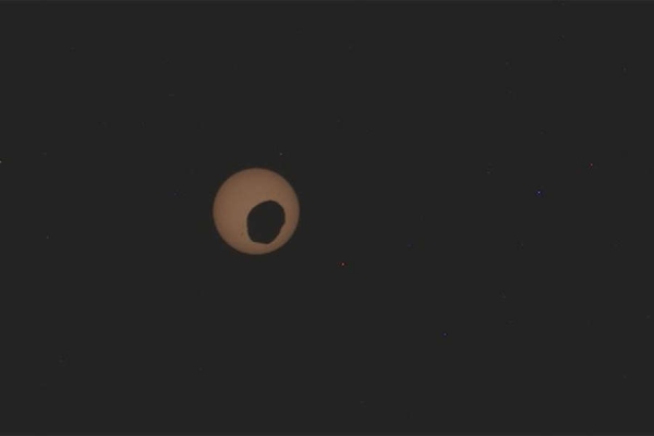 Марсоход Perseverance сфотографировал затмение Солнца Фобосом