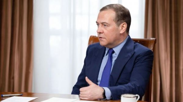 Медведев назвал подготовку конструкторов военной техники вопросом выживания