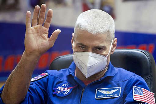 "Роскосмос" не получил выплату в 2 млрд рублей за полет астронавта NASA