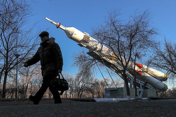 Россия передала Казахстану спутник на Байконуре за 1 рубль