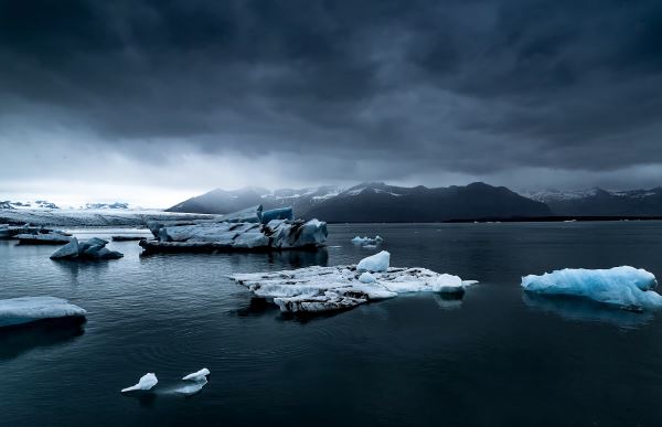 В Исландии из-за таяния льдов аномально снижается уровень моря