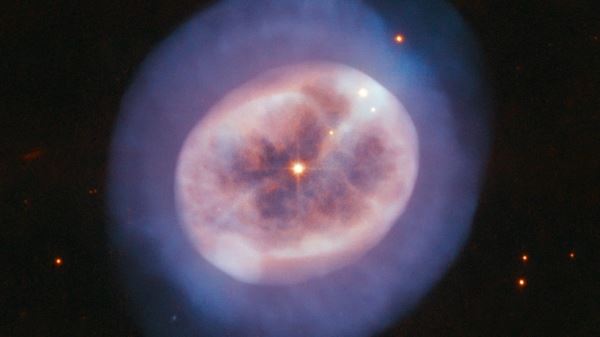 “Хаббл” запечатлел красивую планетарную туманность